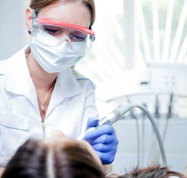 Galimos dantų implantų komplikacijos ir kaip jų išvengti Galimos dantų implantų komplikacijos ir kaip jų išvengti